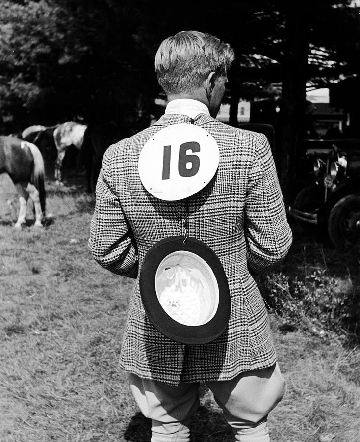 Black And White Photograph - Horse Show by Alfred Eisenstaedt