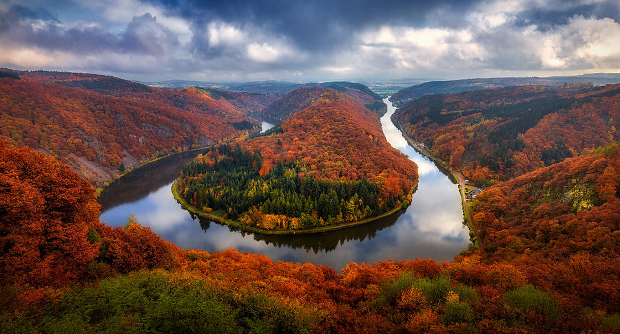 Horseshoe In Fall Photograph by Sus Bogaerts