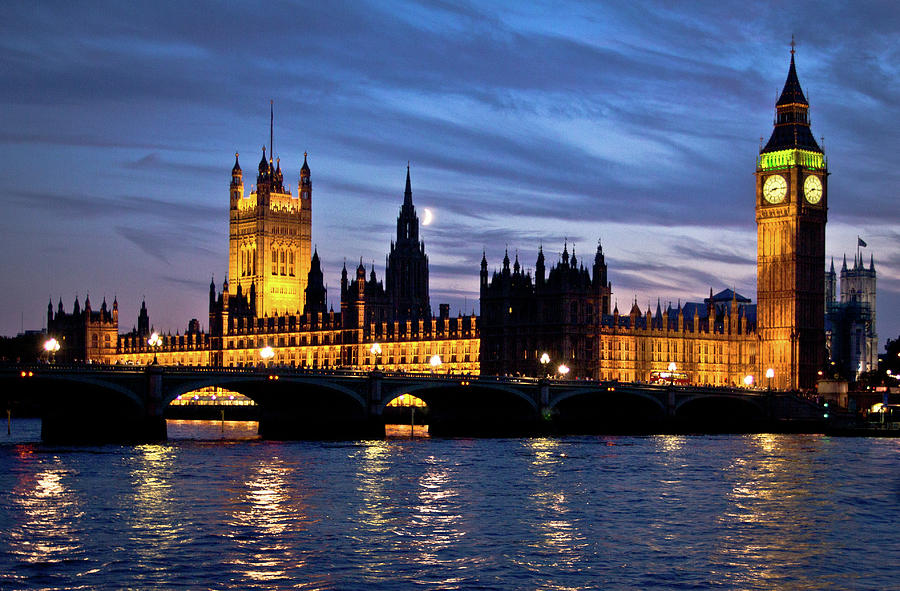 Houses Of Parliament At Twilight Photograph by Paul Clifford