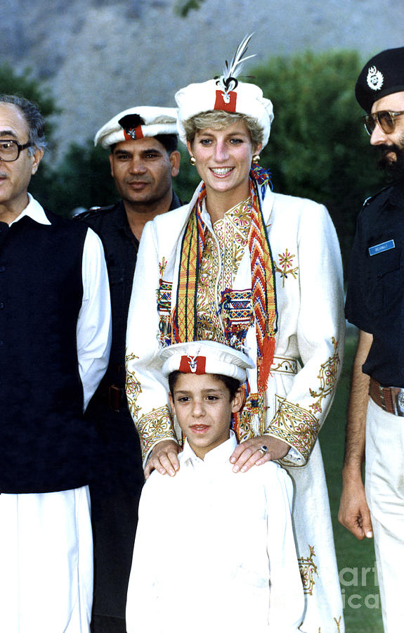 HRH Princess Diana Pakistan 1991 Photograph by Rcp - Pixels