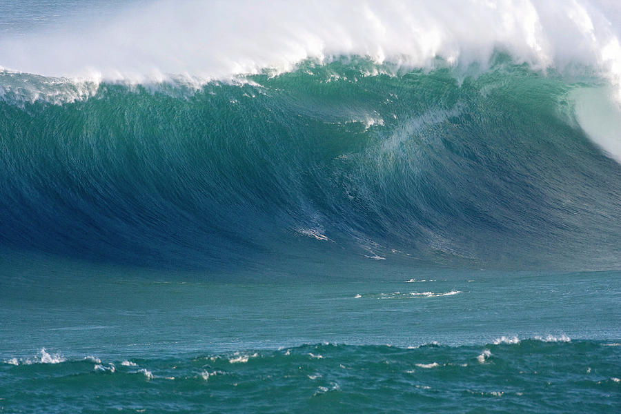 A Photographer Followed a Massive Swell from Waimea Bay to Ocean