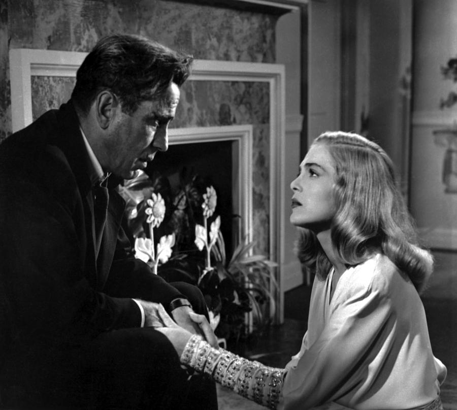 Humphrey Bogart And Lizabeth Scott In Dead Reckoning 1947 Photograph by ...