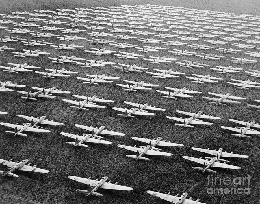 Hundreds Of B-29 Flying Fortresses Photograph by Bettmann