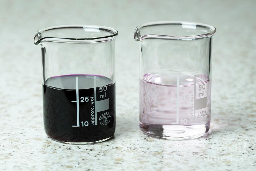 Hydrogen Peroxide Redox Reaction Photograph by Martyn F. Chillmaid/science Photo Library