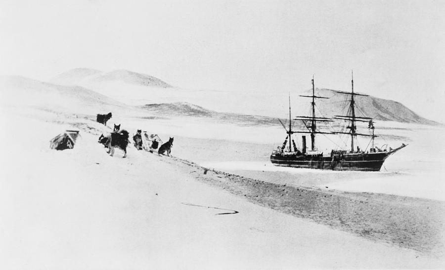 Ice-bound Discovery Photograph by Hulton Archive