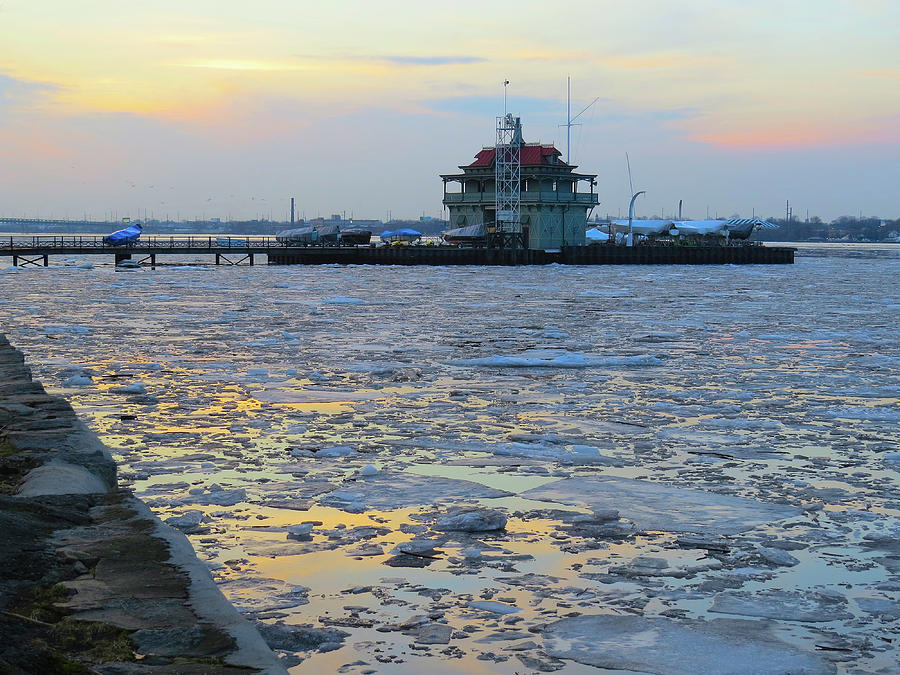 Ice Flow on the Delaware River Photograph by Linda Stern
