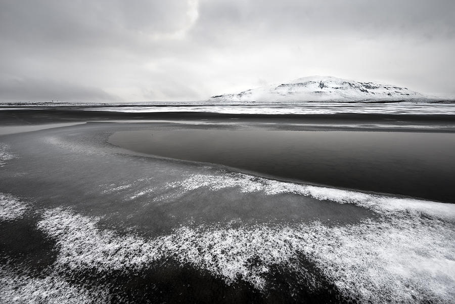 Landscape Photograph - Icelandic Lake by Liloni Luca
