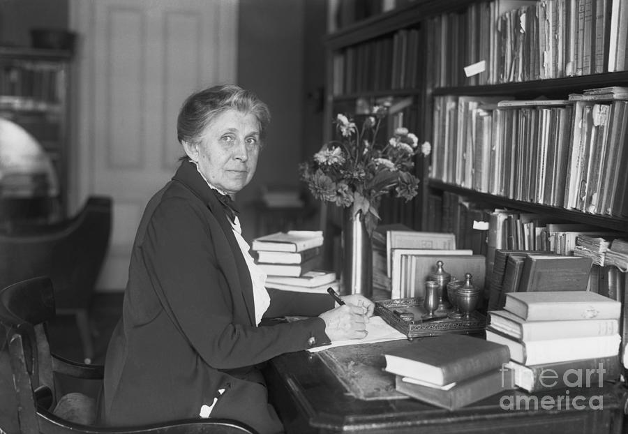 Ida M. Tarbell At Her Desk Photograph by Bettmann