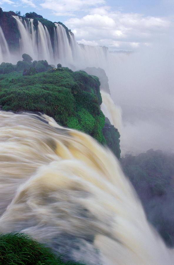 Iguacu Falls, Brazil by Roine Magnusson