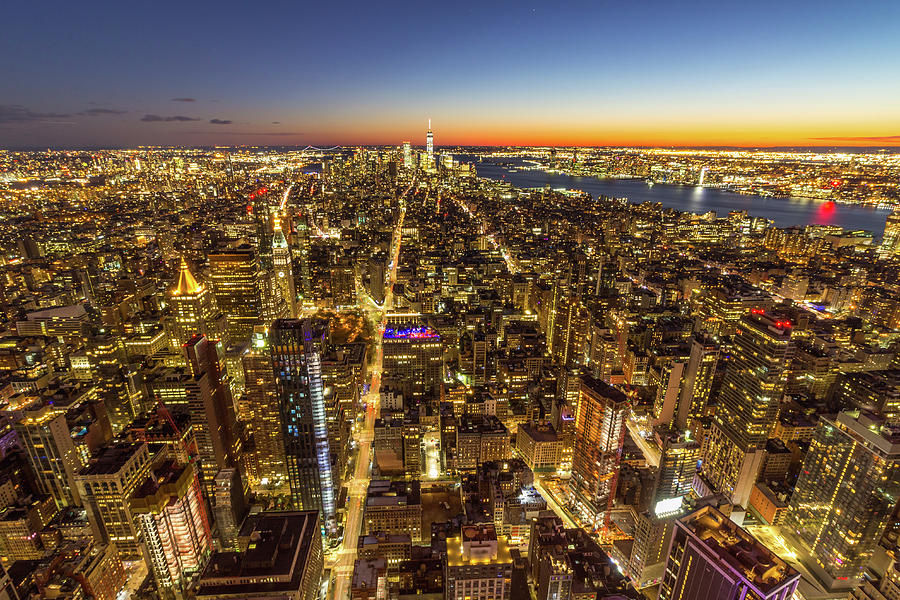 Illuminated Skyline of Manhattan, New York in the evening twilig ...