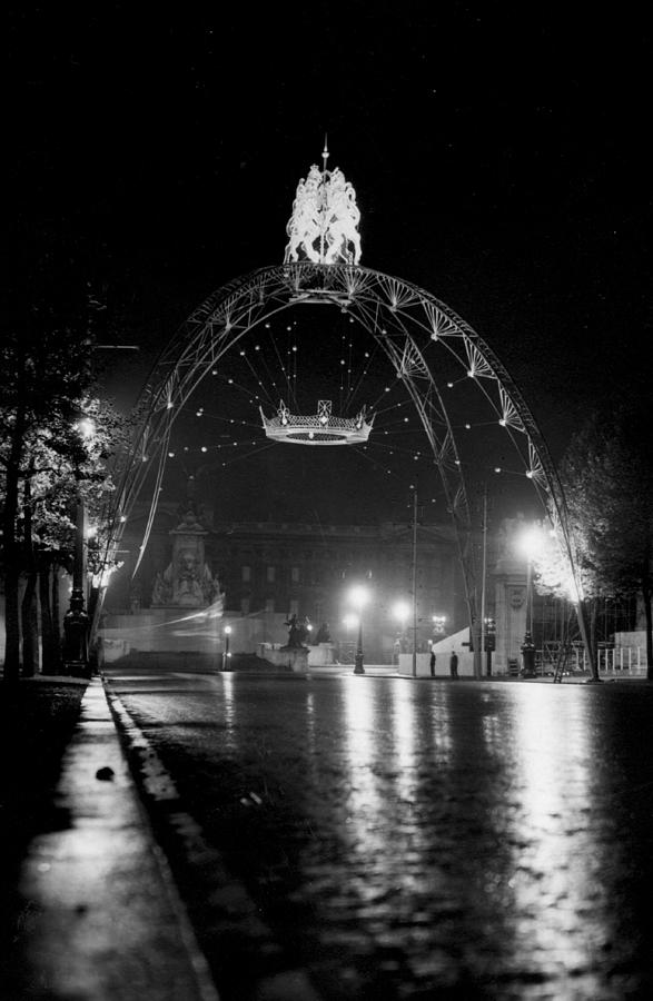 Illuminations Photograph by Hulton Archive