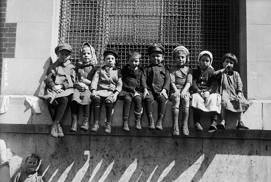 Immigrant Children Sitting On Window Photograph by Bettmann