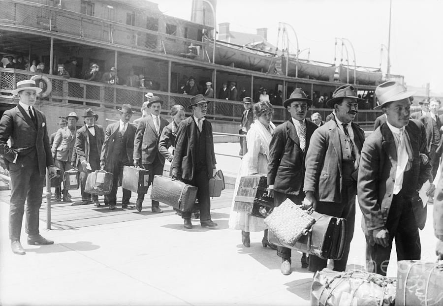 Immigrants Arriving In United States Photograph by Bettmann