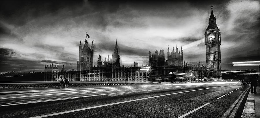 London Photograph - In A Middle Of A Dream by Ido Meirovich