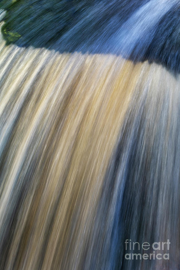Abstract Photograph - In Full Flow by Tim Gainey