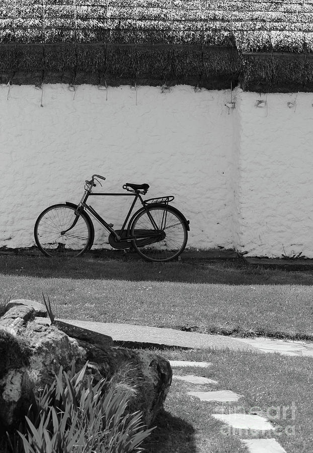 In The Shade Donegal Ireland bw Photograph by Eddie Barron