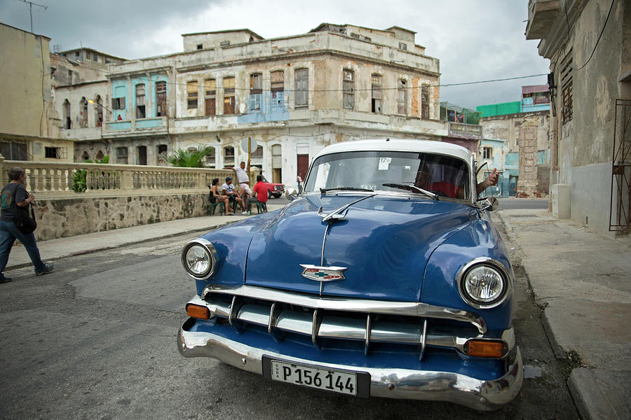 In the Streets of Havana Photograph by Sue Cullumber