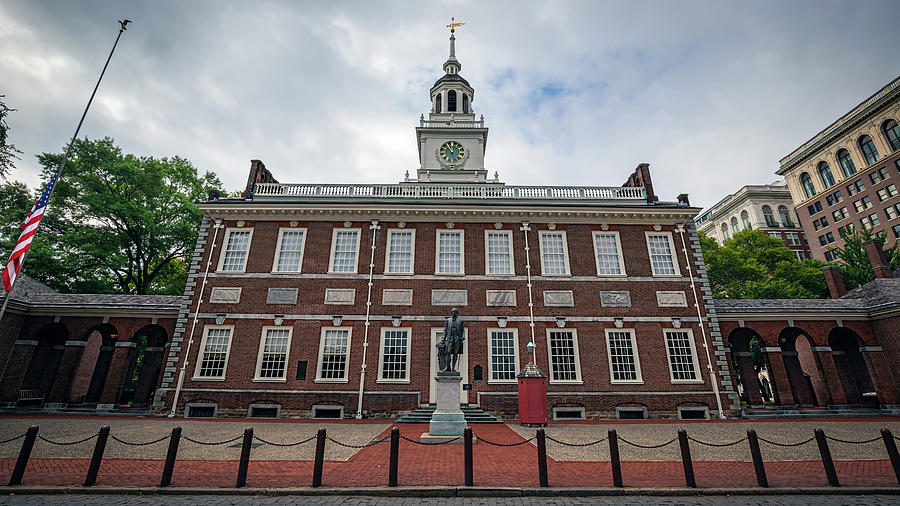 Independence Hall 2 Photograph by Bill Chizek