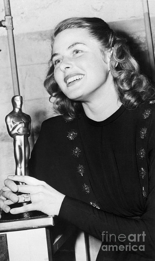 Ingrid Bergman Holding Oscar Award Photograph by Bettmann