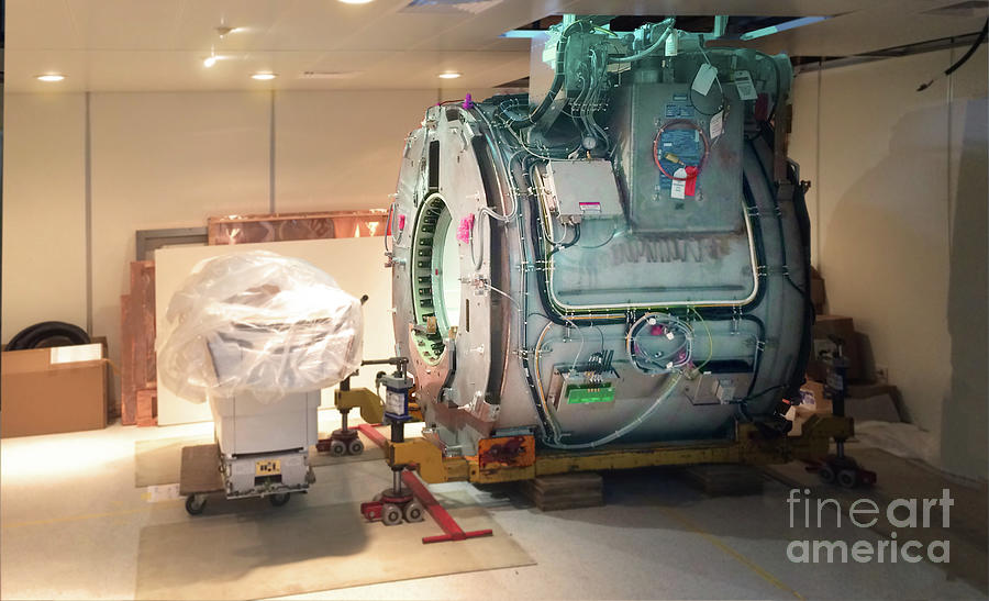 Installation Of Mri Scanner Photograph by Samunella/science Photo Library