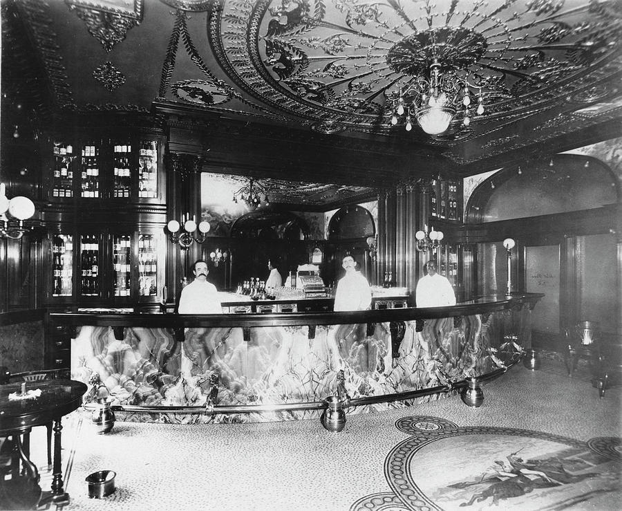 Interior Of Hannah And Hoggs Saloon Photograph by Chicago History Museum