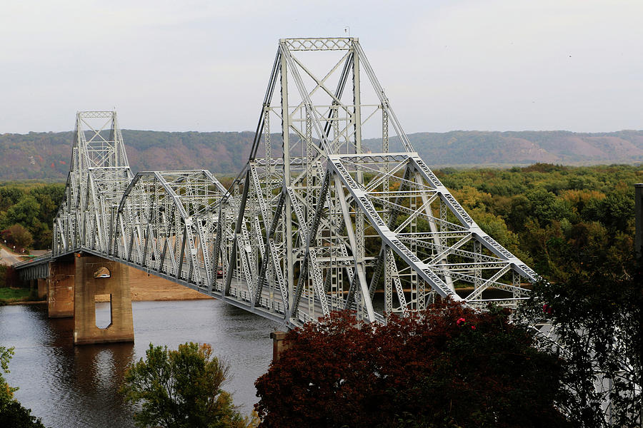 Iowa - Mississippi River Bridge Photograph by Gary Gunderson