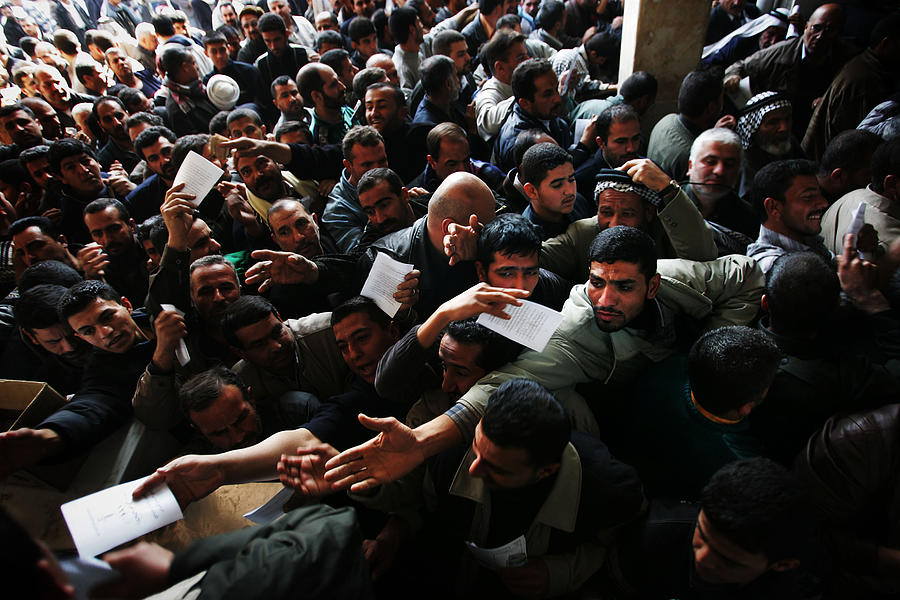 Iraqi Shia Mosques Encourage Voting In Photograph by Chris Hondros