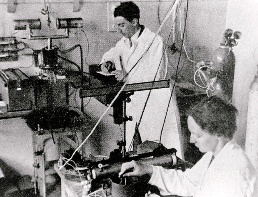 Irene Joliot-curie And Frederic Joliot Photograph by Science Photo Library
