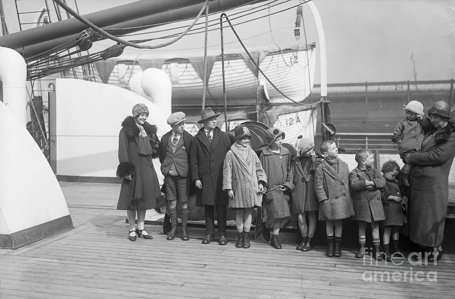 Irish Immigrant With Ten Children Photograph by Bettmann