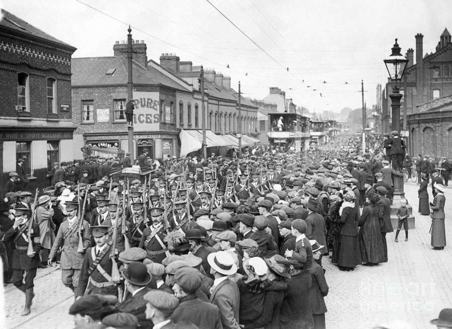 Irish Volunteers Marching In Belfast Photograph by Bettmann