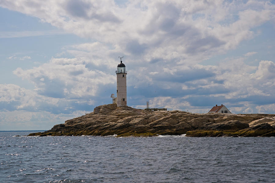 Isles of Shoals Light, New Hampshire Photograph by Ross Warner