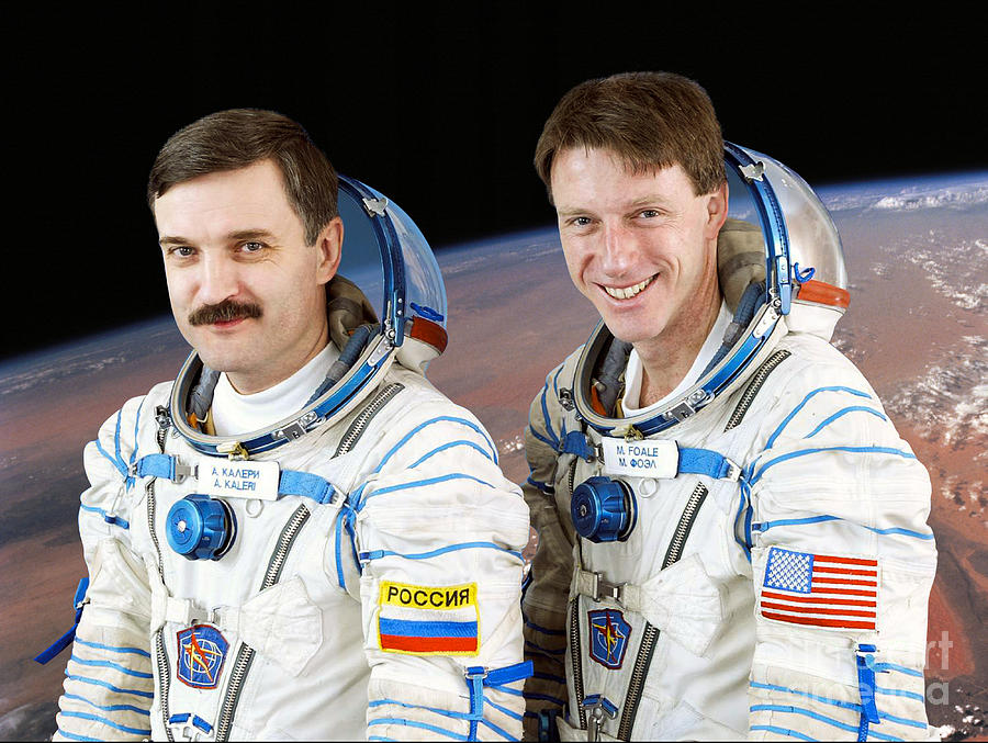 Iss Expedition 8 Astronauts Photograph by Nasa/science Photo Library