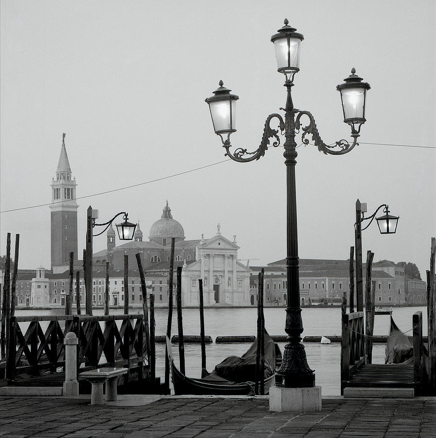 Black And White Photograph - It1855 - Venezia Iv by Alan Blaustein