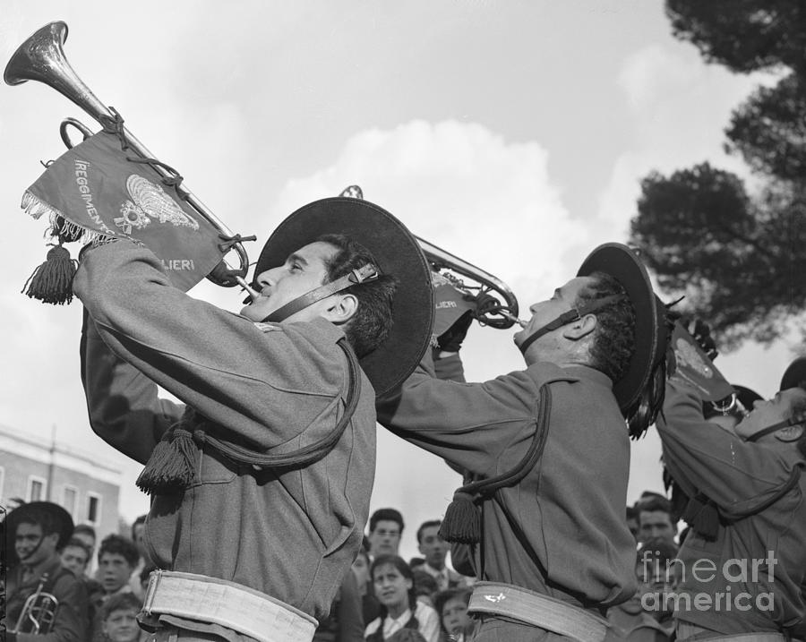 Italian Soldiers Playing Trumpets Photograph by Bettmann