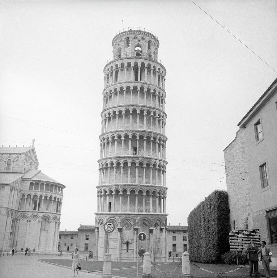 Italy, Tuscany, Pisa, Leaning Tower Of Photograph by George Marks
