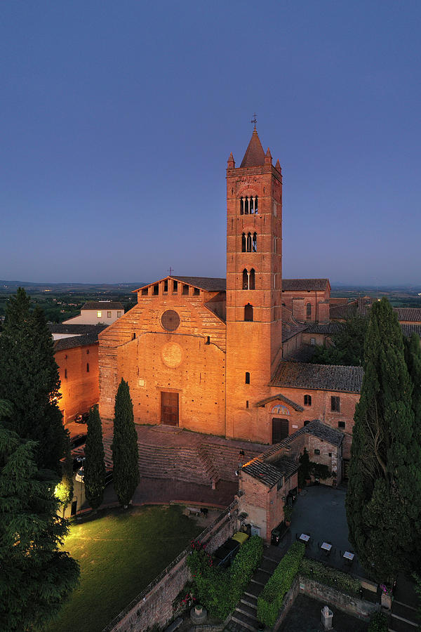 Image Digital Art - Italy, Tuscany, Siena District, Siena, Basilica Of San Clemente In Santa Maria Dei Servi. by Massimo Ripani