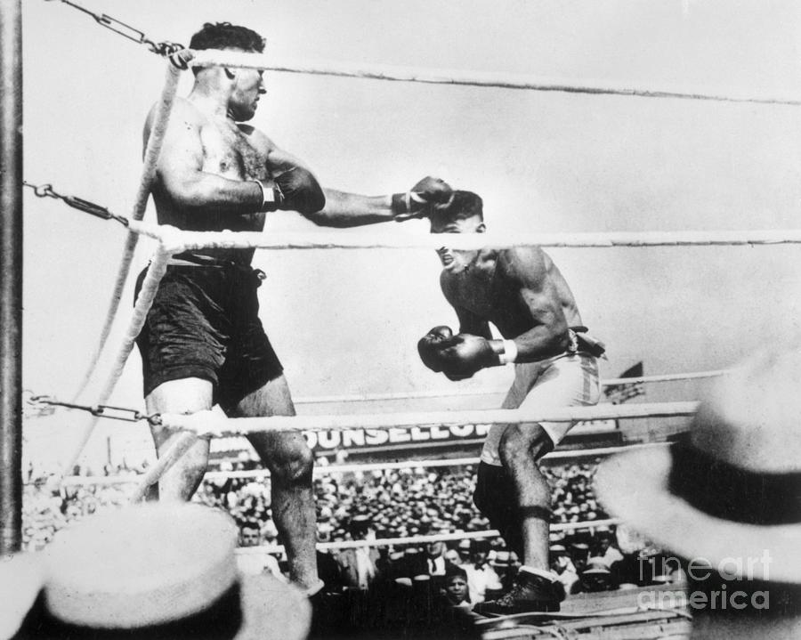 Jack Dempsey Boxing Jess Willard Photograph by Bettmann