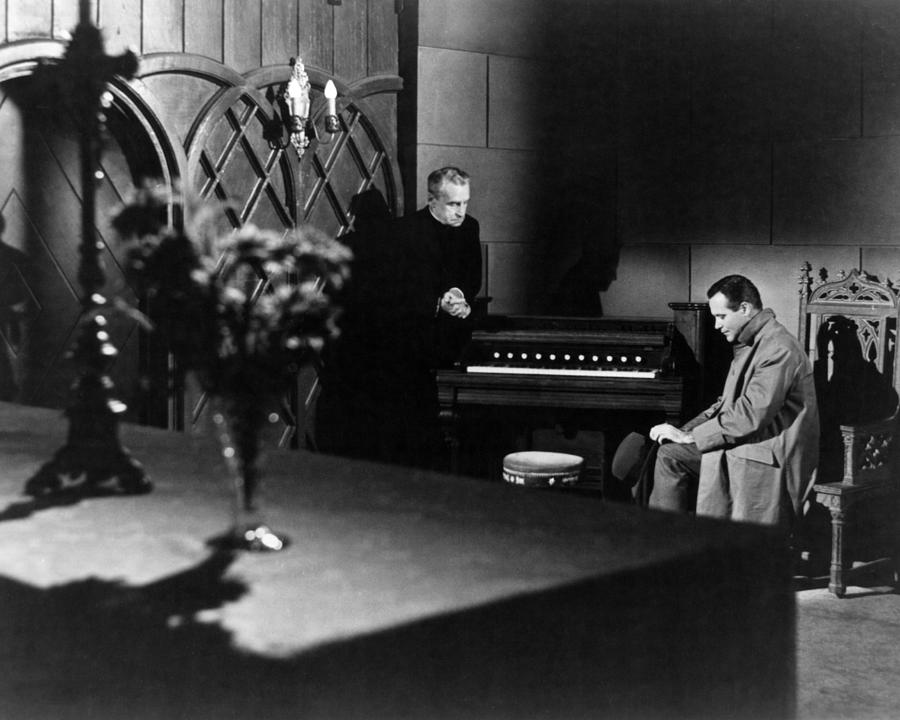 Jack Lemmon Talking To Frederick Worlock Photograph by Globe Photos