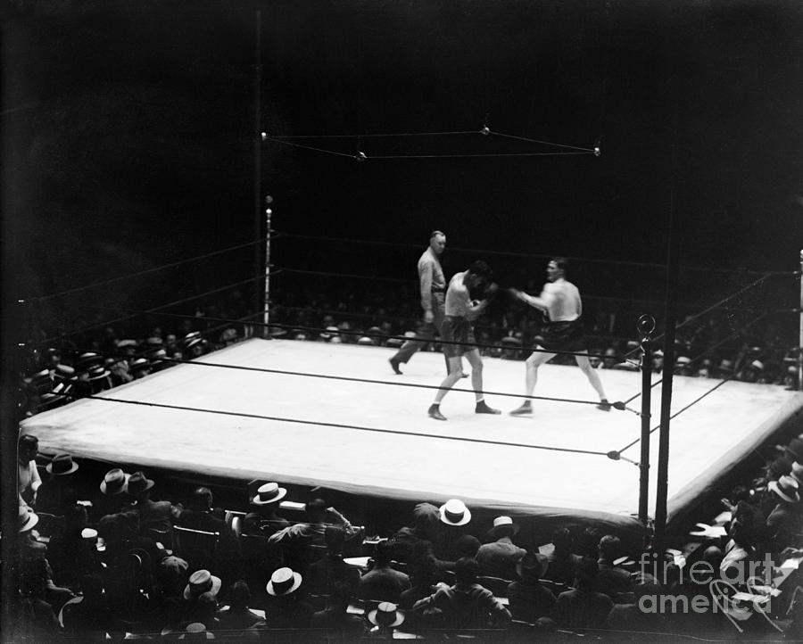 James Braddock Boxing Against Tommy Photograph by Bettmann