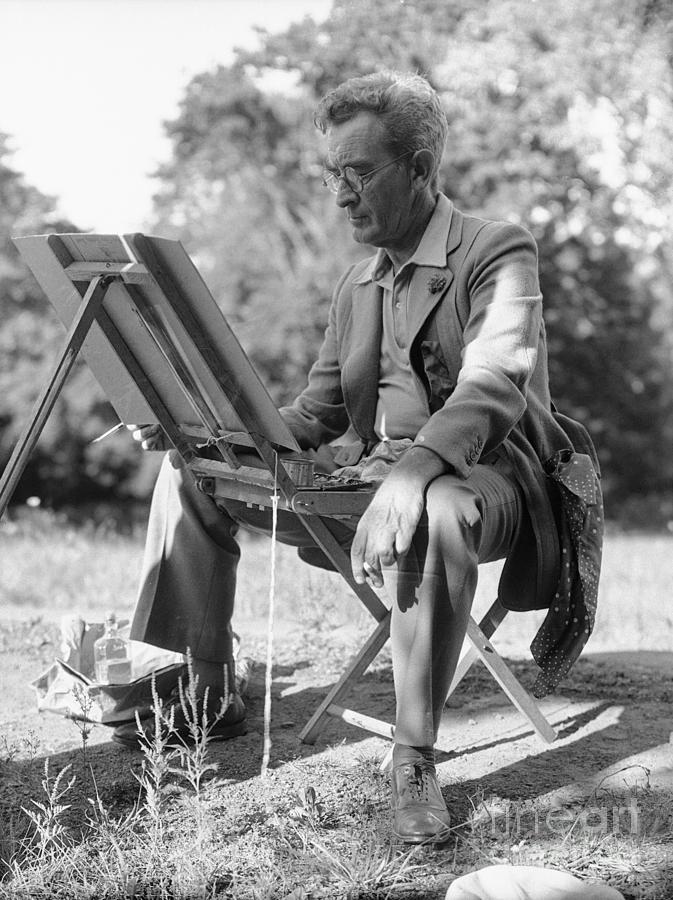 James Montgomery Flagg Painting Outdoors Photograph by Bettmann