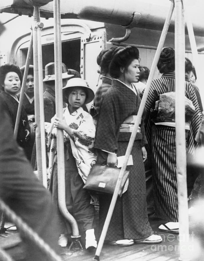 Japanese Immigrants Arriving Aboard Photograph by Bettmann