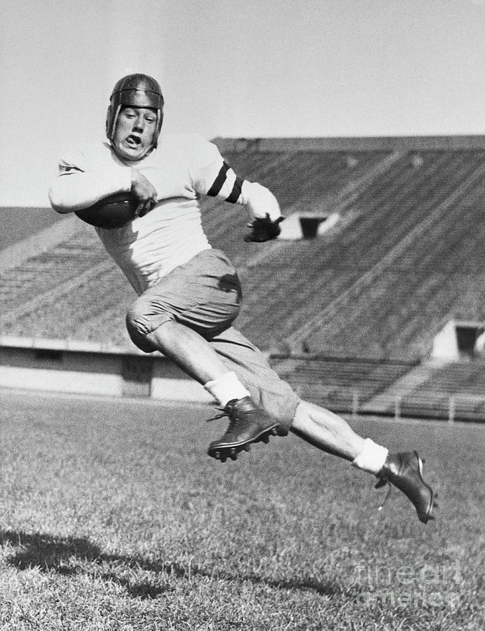 The First Decade of Excellence: A Look at the Initial 10 Heisman Trophy Winners. Jay Berwanger.