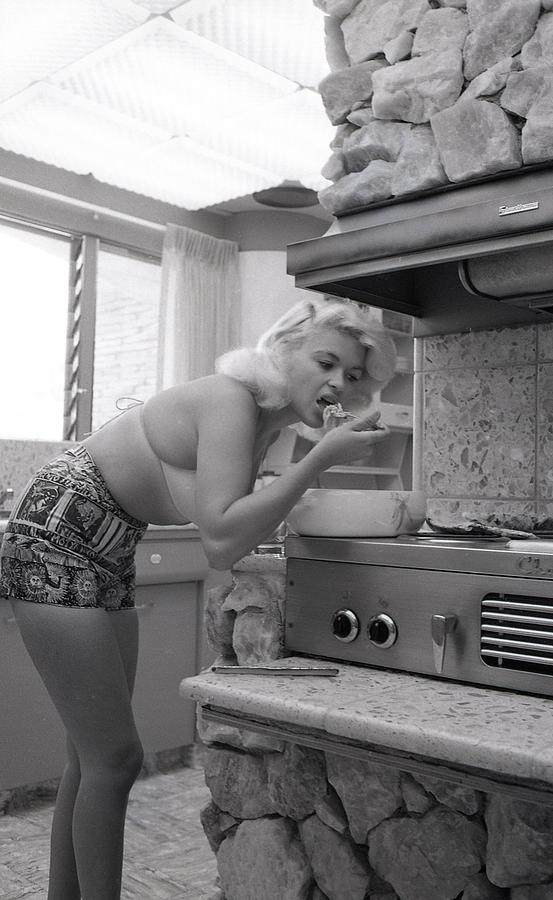 Jayne Mansfield Cooking At Home Photograph by Bill Kobrin