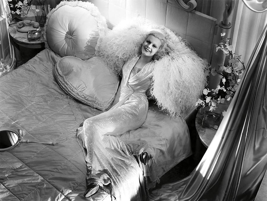 JEAN HARLOW in DINNER AT EIGHT -1933-. Photograph by Album
