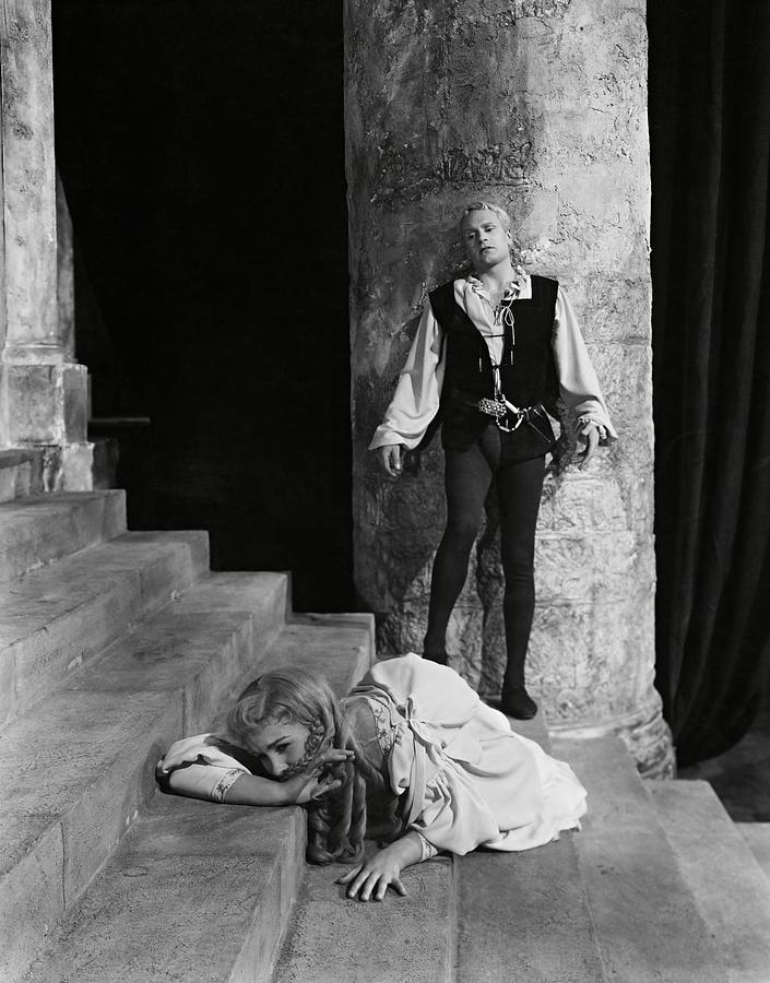 JEAN SIMMONS and LAURENCE OLIVIER in HAMLET -1948-. Photograph by Album ...