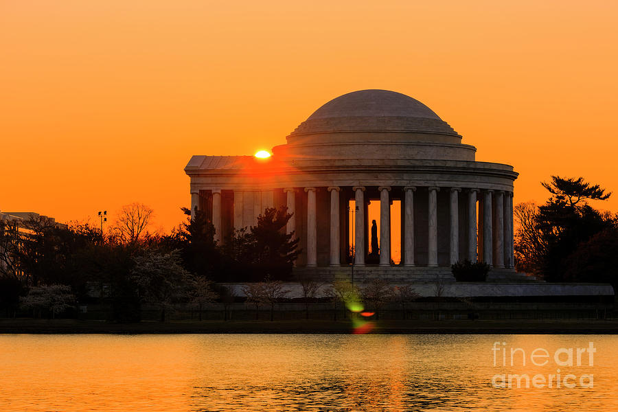 Jefferson Memorial Photograph - Jefferson Memorial at Sunrise by Clarence Holmes