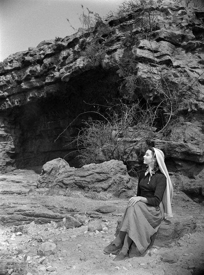 Jennifer Jones On The Set Photograph by Earl Theisen Collection