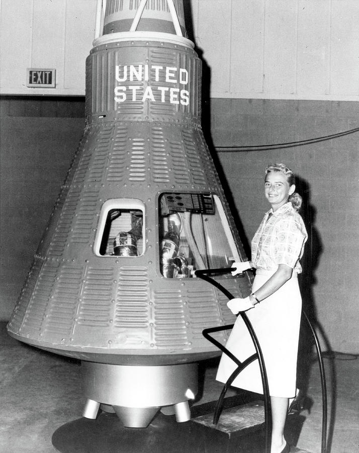 Jerrie Cobb Poses With Mercury Capsule Photograph by Science Source