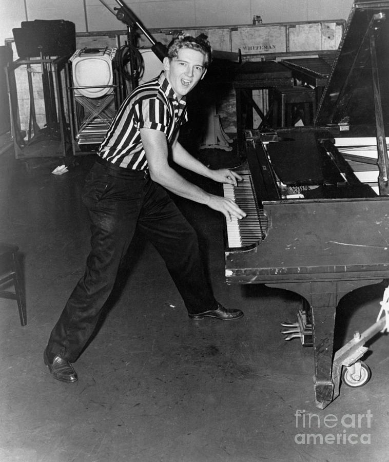 Musician Photograph - Jerry Lee Lewis Playing Piano by Bettmann