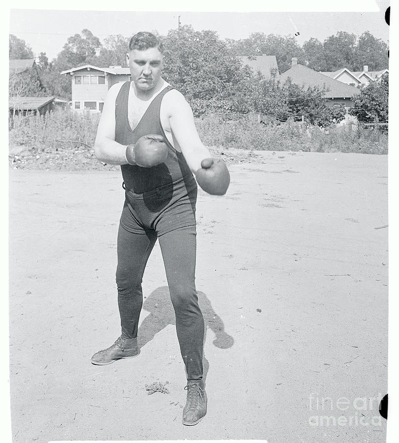 Jess Willard In Boxing Stance Photograph by Bettmann